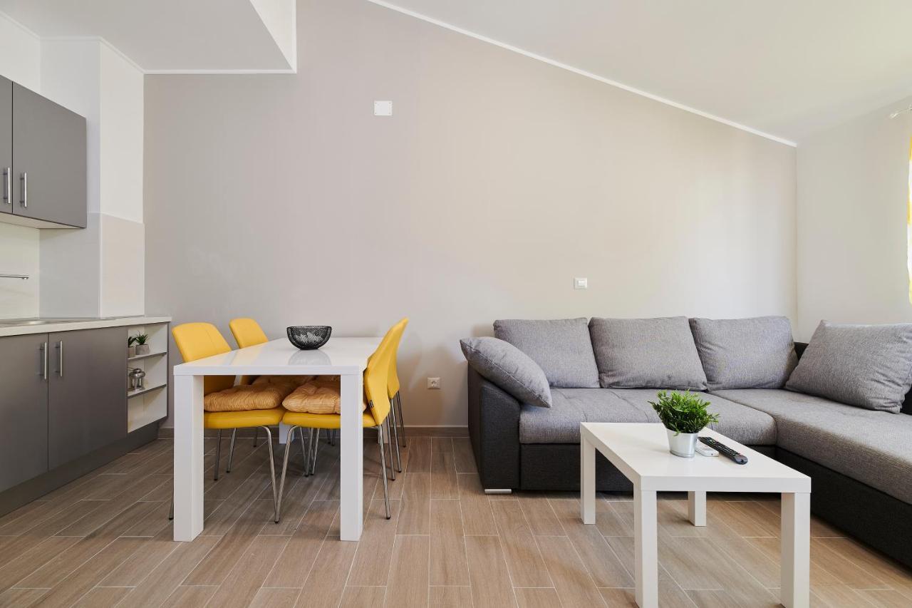 Dvori Apartment *