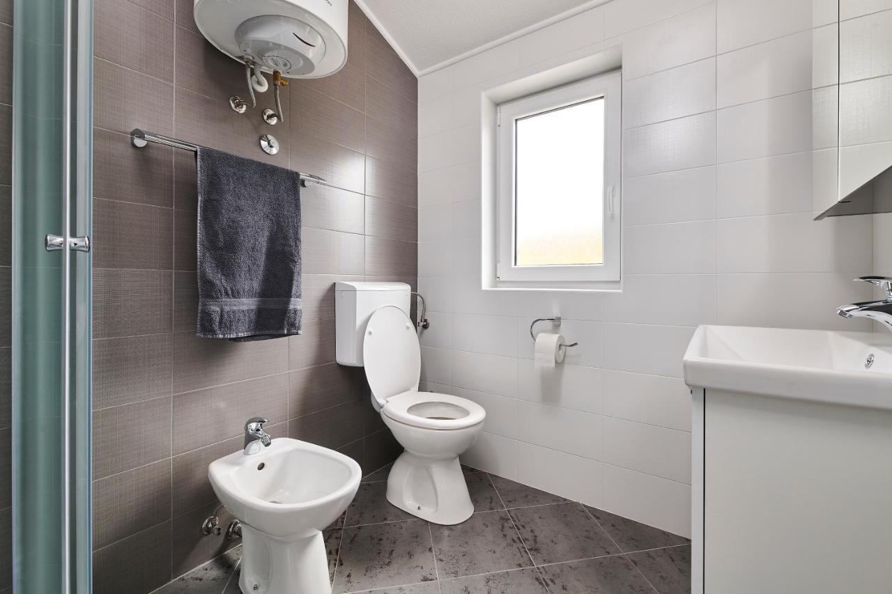 Apartment Dvori *