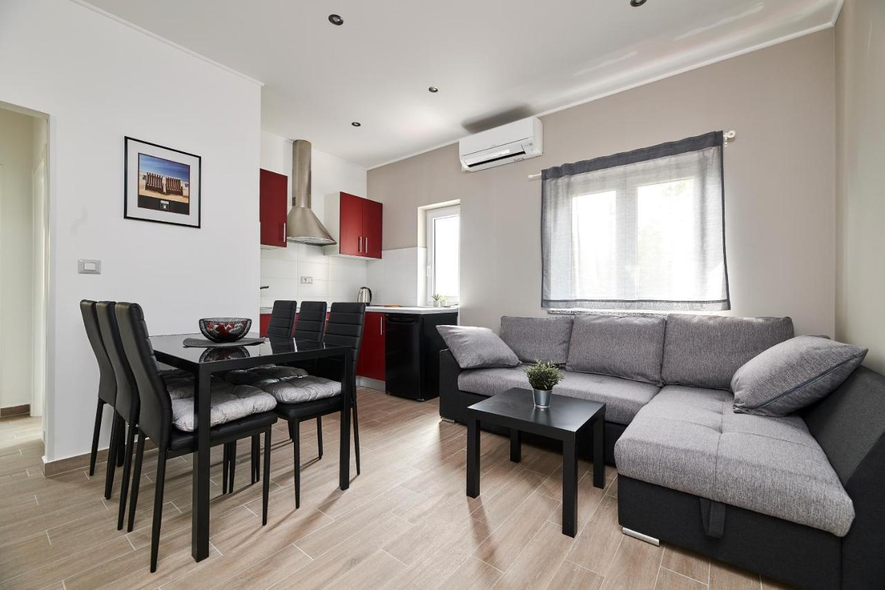 Dvori Apartment *