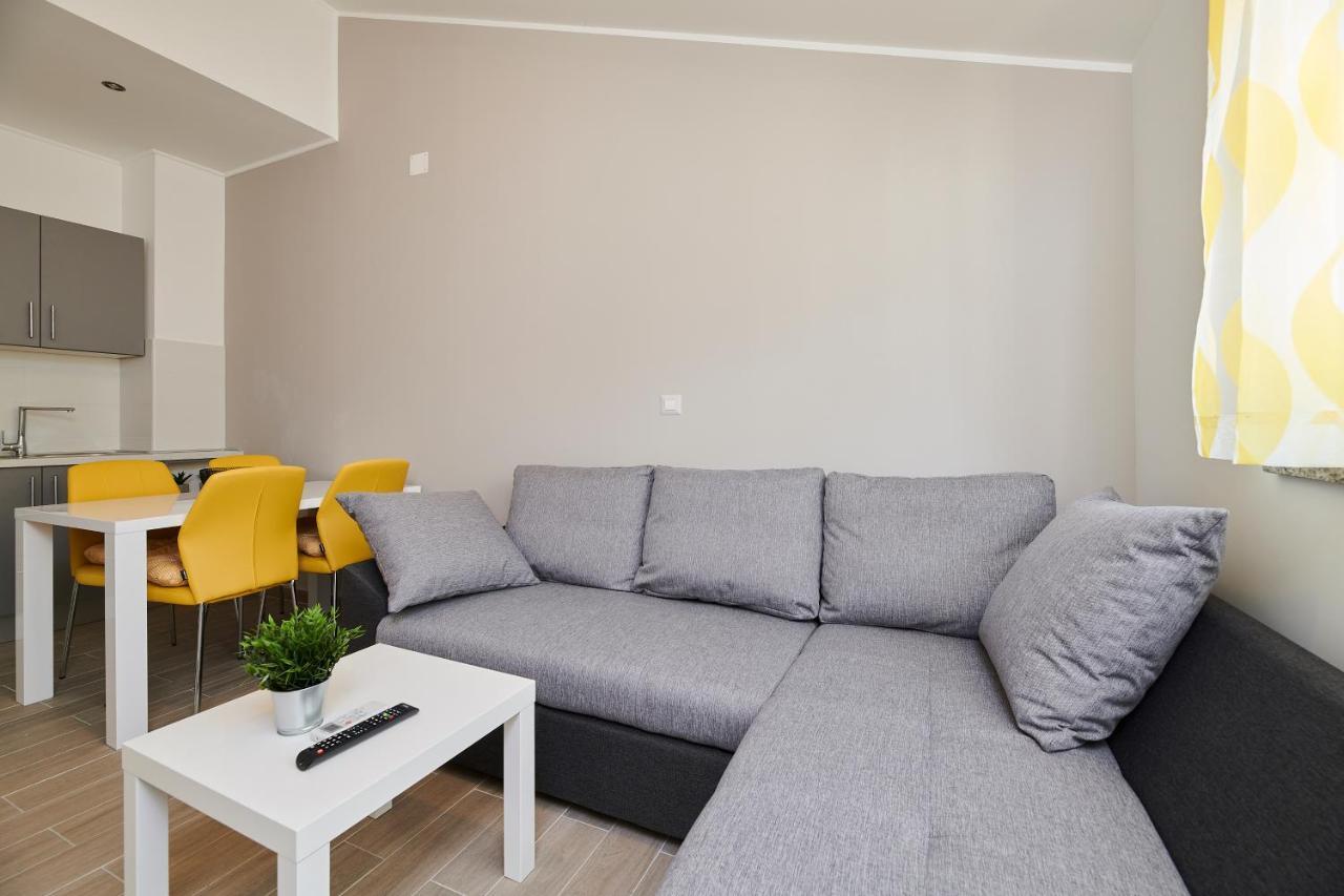 Apartment Dvori *